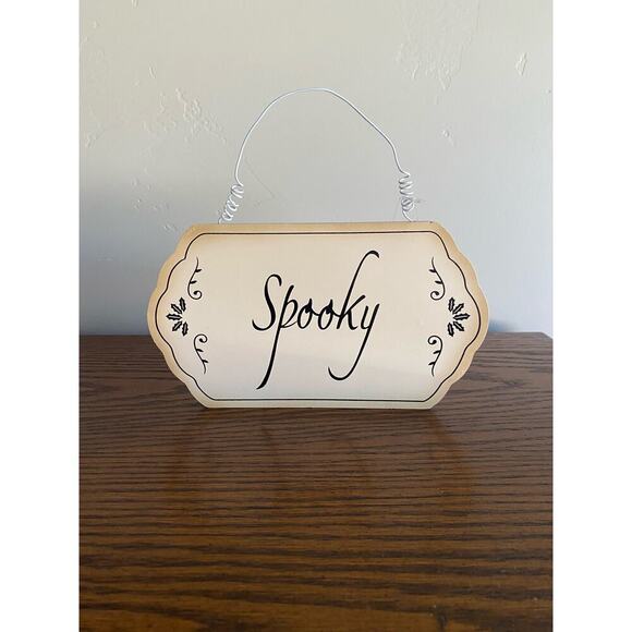Halloween "Spooky" Sign Decoration - Picture 1 of 6